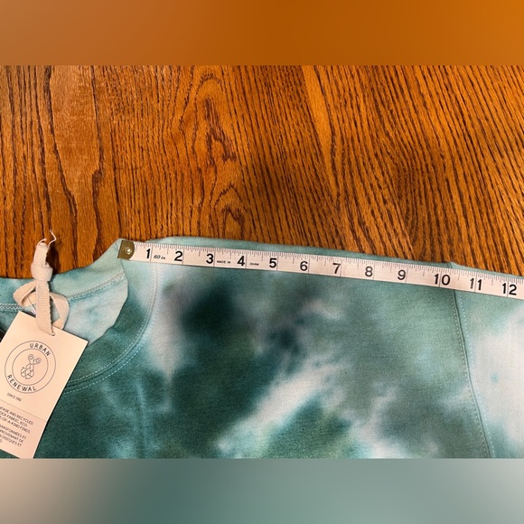 Urban Renewal Green Tie Dye Heart sweatshirt - Picture 9 of 12